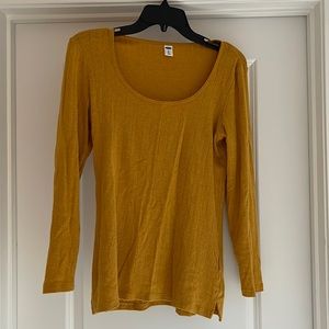 Cute sweater -scoop neck